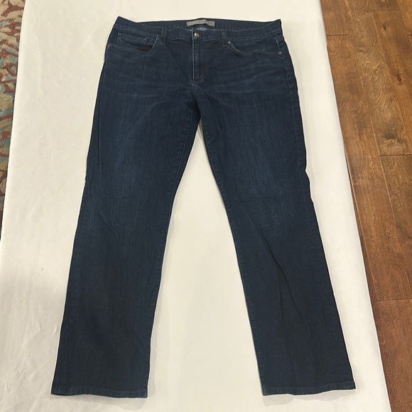 Joe’s Jeans The Classic Mens Straight Leg Jeans Dark Wash size 40 EUC - Picture 1 of 6